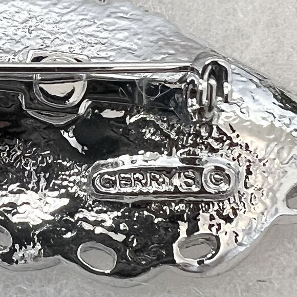 Elegant Gerry's Vintage Silver Leaf Brooch with Intricate Detailing - Picture 3 of 3